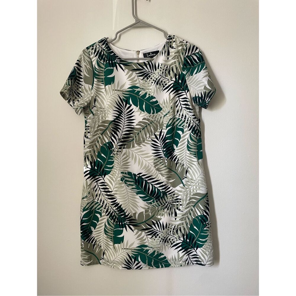 Lulus Size M Short Sleeve Knee Length Zip Back Green and White Leaf Dress